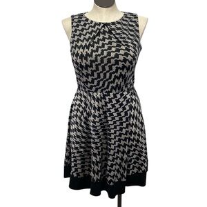 AB Studio black white block pattern sleeveless flare size large